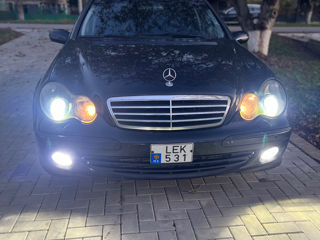 Mercedes C-Class foto 2