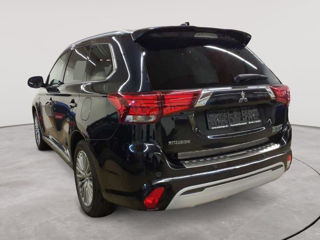 Mitsubishi Outlander foto 2