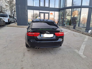 Jaguar XE foto 2