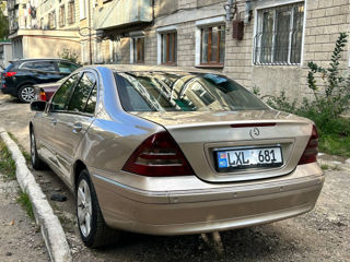 Mercedes C-Class foto 2