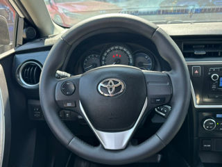 Toyota Auris фото 15