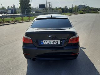 BMW 5 Series foto 4