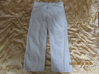 Vând pantaloni de culoare deschisă pentru vară la preț de 300 lei. foto 1