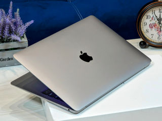 MacBook Air Retina 2019 (Core i5 8210Y/8Gb Ram/128Gb SSD/UHD Graphics/182 Cycles/13.3" Retina) foto 6