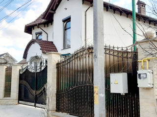 Casă de elită în centrul orașului Ialoveni pe strada Spartac. Prețul 271000 euro. foto 2