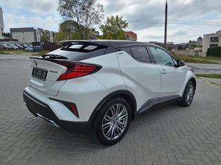 Toyota C-HR foto 2