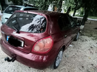 Nissan Almera foto 5