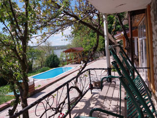 Vila "Între Lacuri": Ograda cu 2 vile, terase, săli, mangal, saună, 6 dormitoare sau căsuțe din lemn foto 1