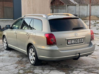 Toyota Avensis foto 4