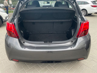 Toyota Yaris фото 9