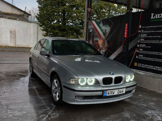 BMW 5 Series foto 5