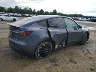 Tesla Model Y foto 6