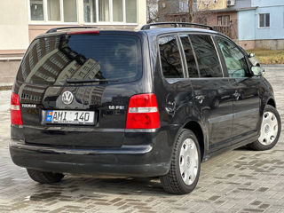 Volkswagen Touran foto 3