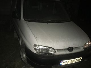 Dezmembrare citroen berlingo pejo partneor peugeot partner foto 1