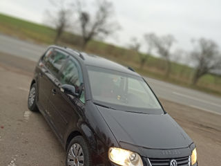 Volkswagen Touran foto 2