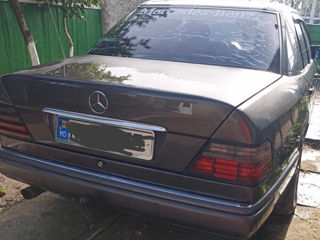 Mercedes Series (W124)