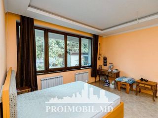 Centru! Casă în 2 nivele, reparație euro, 173 mp + 4 ari! foto 3