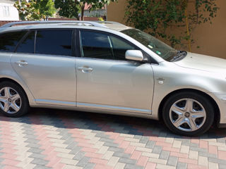 Toyota Avensis foto 4