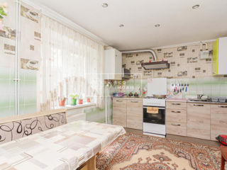 Vânzare apartament cu 4 odăi separate, casă la sol, în 2 nivele, încălzire autonomă, 105900 euro foto 8