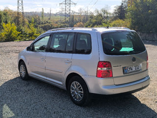 Volkswagen Touran foto 4