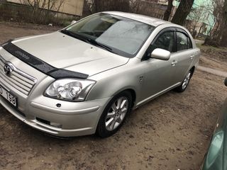 Toyota Avensis foto 2