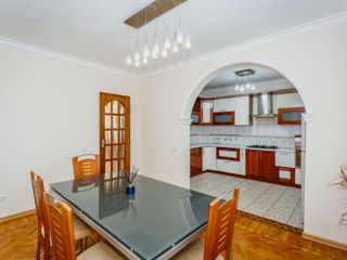 Apartament cu 4 camere, 220 m², Buiucani, Chișinău foto 8