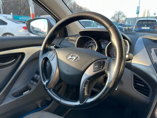 Hyundai Elantra foto 11