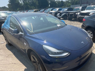 Tesla Model 3 foto 1