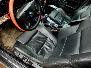 BMW 5 Series foto 4