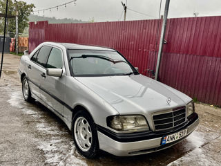 Mercedes C-Class foto 3