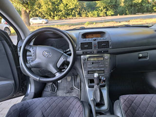 Toyota Avensis foto 6