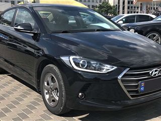 Hyundai Elantra foto 1