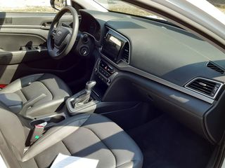 Hyundai Elantra foto 9