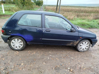 Renault Clio foto 8