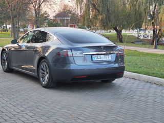 Tesla Model S foto 2