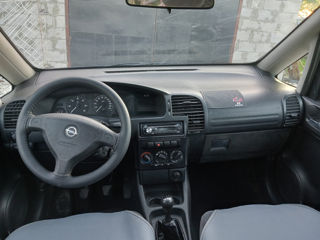 Opel Zafira фото 9