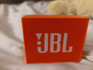 Продам Jbl go Оригинал в идеальном состоянии батарея держит 4 часа 400 лей