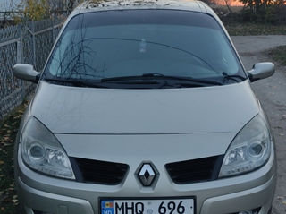 Renault Grand Scenic foto 2