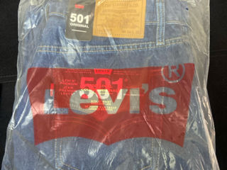 Джинсы Levis