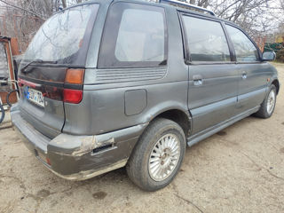 Mitsubishi Space Wagon foto 6