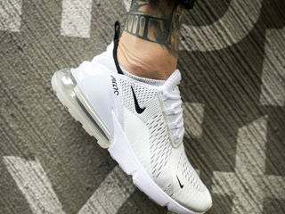 Nike Air Max 270 White/Black Unisex foto 1