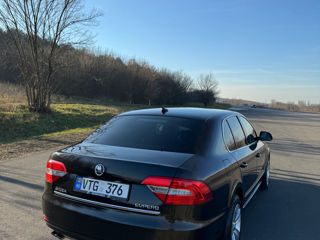 Skoda Superb foto 2