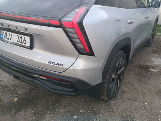 Geely Atlas foto 3