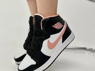 jordan retro 1 peach and black