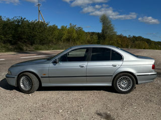 BMW 5 Series foto 3