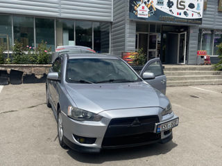 Mitsubishi Lancer foto 1