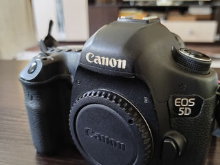 Продам Полнокадровый Фотоаппарат Canon 5d Mark3 foto 2