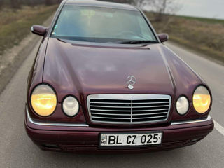 Mercedes E-Class foto 2