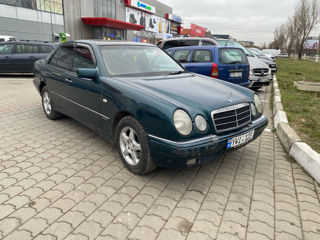 Mercedes E-Class foto 3