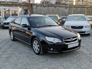 Subaru Legacy foto 2